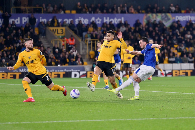 Everton vs Wolves - Kèo thẻ sáng rõ